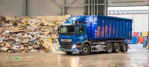Vrachtwagen papierrecycling