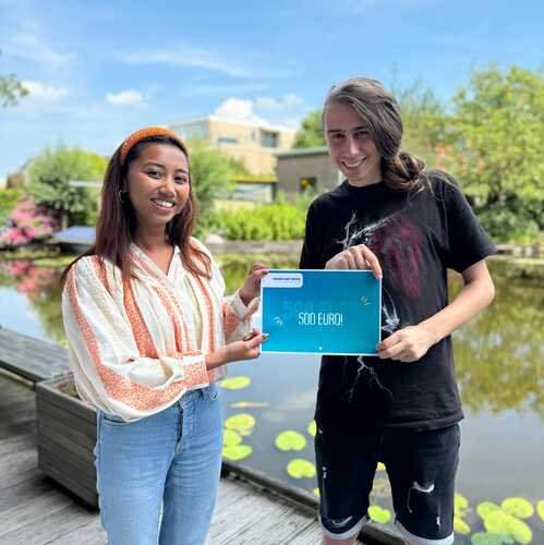 Marco wint hoofdprijs EK-poule bij Groene Hart Service!